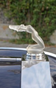 800px-1956_Rolls-Royce_Silver_Wraith_'Perspex_Roof'_motif_-_Flickr_-_exfordy